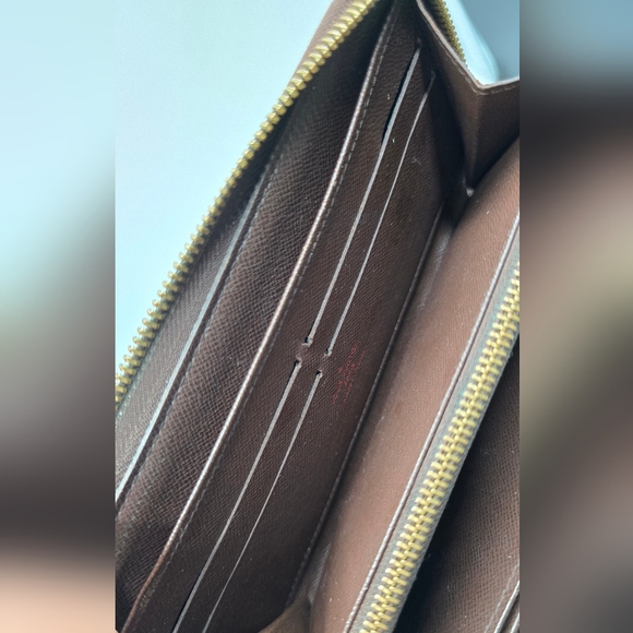 Louis Vuitton Damier Zippy Wallet